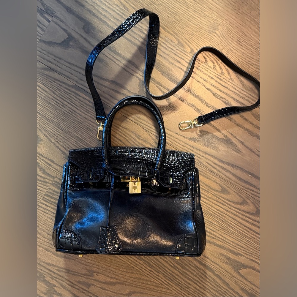 Elegant Black faux Leather Handbag